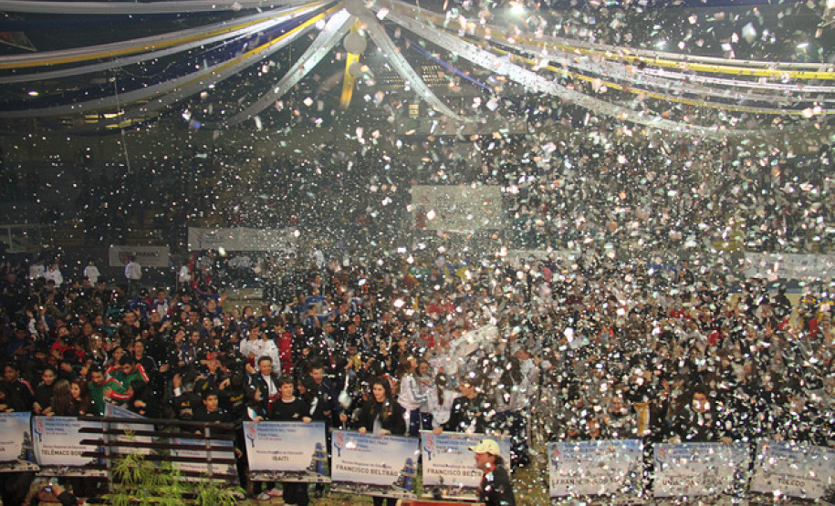 Fase final dos Jogos Escolares reúne 4,4 mil atletas em Francisco Beltrão Município do Sudoeste paranaense é capital do esporte do Paraná por uma semana, reunindo atletas com idades entre 12 e 14 anos que disputam 16 modalidades.