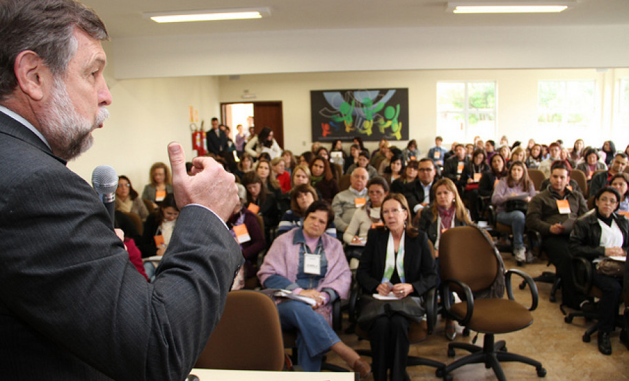 O programa envolve as secretarias de Estado da Saúde, da Educação, da Família e Desenvolvimento Social e da Justiça, Cidadania e Direitos Humanos.