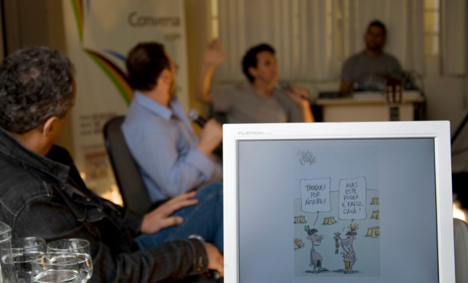 O evento é realizado quinzenalmente no auditório da Secretaria de Estado da Educação, onde dois artistas são convidados para uma roda de conversa.