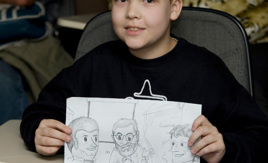 O evento é realizado quinzenalmente no auditório da Secretaria de Estado da Educação, onde dois artistas são convidados para uma roda de conversa.