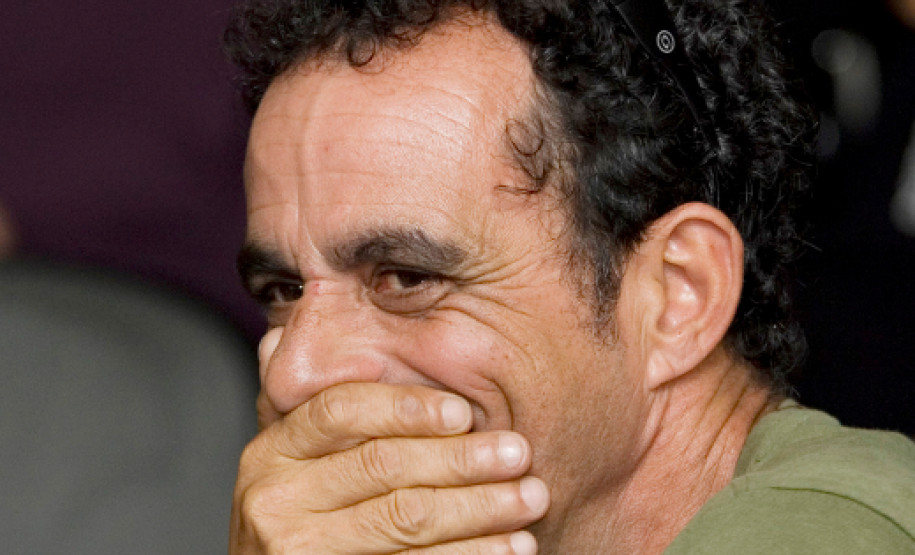 O evento é realizado quinzenalmente no auditório da Secretaria de Estado da Educação, onde dois artistas são convidados para uma roda de conversa.