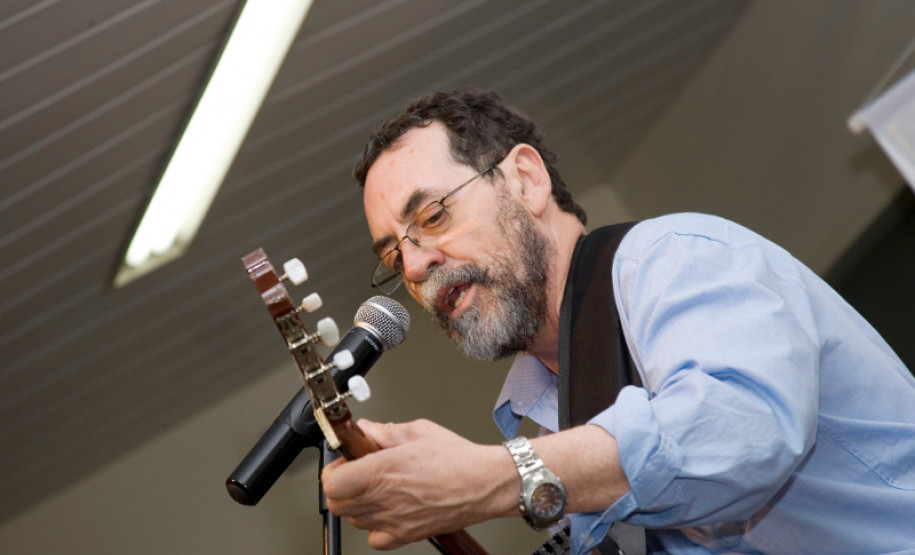 O evento é realizado quinzenalmente no auditório da Secretaria de Estado da Educação, onde dois artistas são convidados para uma roda de conversa.