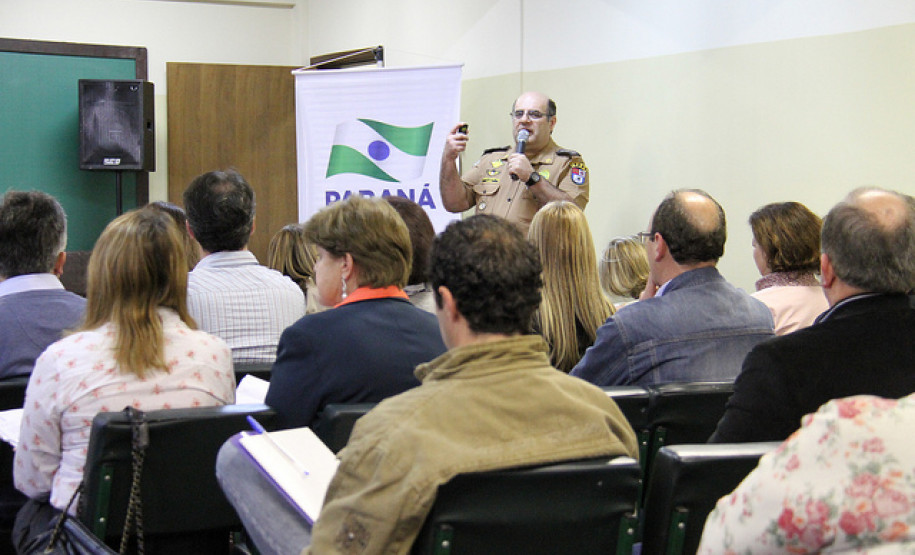 O trabalho de prevenção ao uso indevido de drogas ilícitas e enfrentamento à violência, realizado pelo Batalhão da Patrulha Escolar Comunitária (BPEC) nas escolas da rede estadual também foi apresentado durante o encontro pelo comandante do batalhão Douglas Sabatini Dabul.