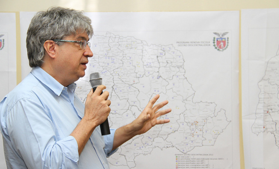 O superintendente de Desenvolvimento Educacional, Jaime Sunye, explicou que, em infraestrutura, as escolas são atendidas de acordo com as prioridades e cronograma estabelecido. “No segundo semestre teremos obras em todas as regiões do Estado. São novas escolas, ampliações, reformas e novas salas de aula”.