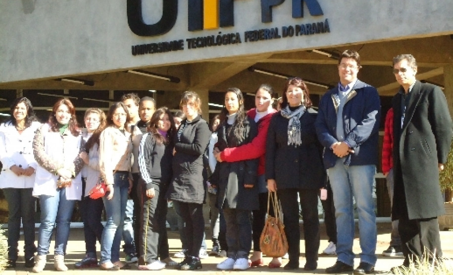 Alunos do último ano do ensino médio do Colégio Estadual Rui Barbosa, em Pato Branco, visitaram Instituições de Ensino Superior da região.