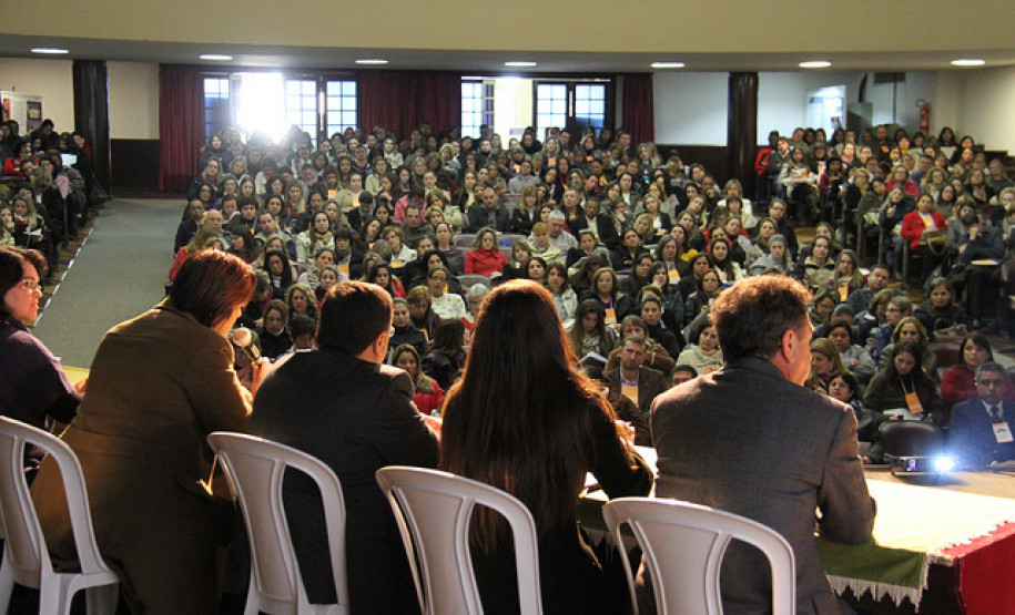 Durante dois dias, evento realizado em Curitiba discute ações para melhorar e ampliar atendimento na área.