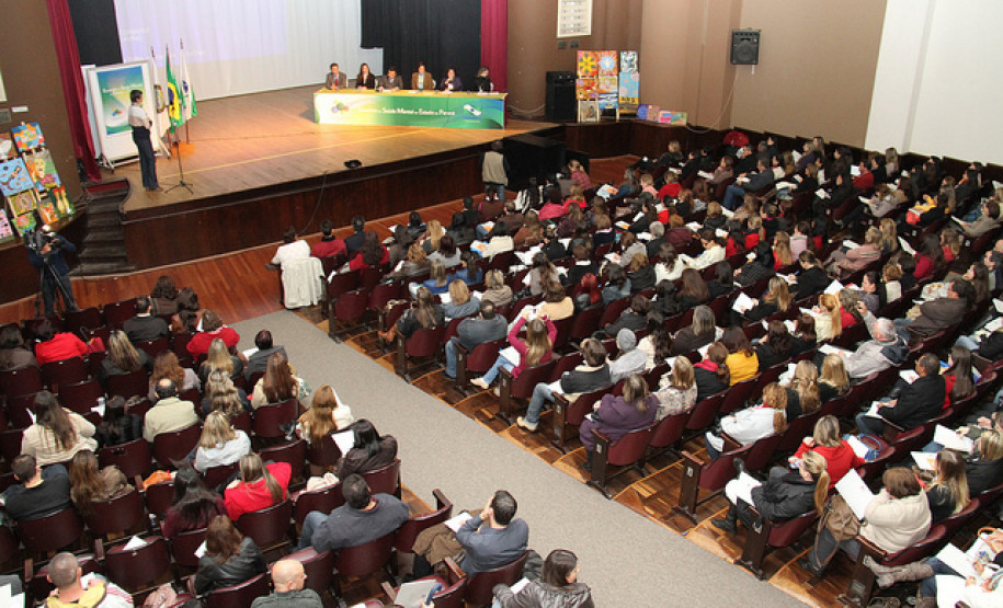 Durante dois dias, evento realizado em Curitiba discute ações para melhorar e ampliar atendimento na área.