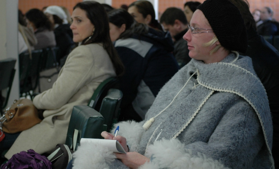 Karin Schelmann (direita), professora de geografia do Colégio Estadual Paulo Leminski.