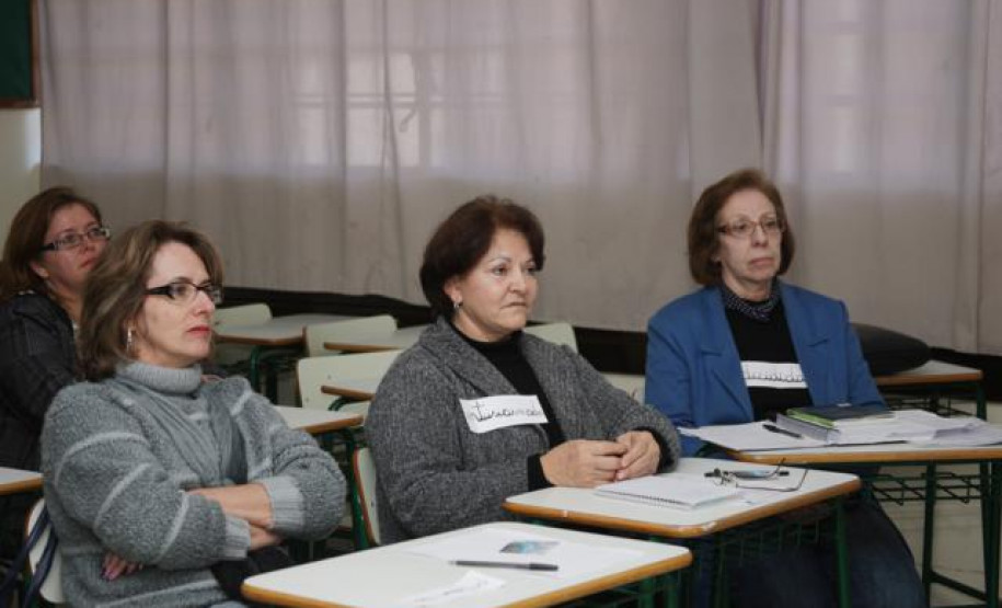A superintendente da Educação, Meroujy Cavet, acompanhou o início da Semana Pedagógica no município de Paranaguá.