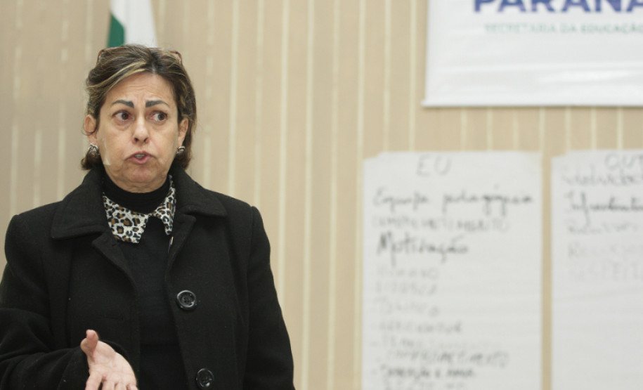 Durante três dias, cerca de 70 pessoas, entre professores, pedagogos, diretores e técnicos do Núcleo Regional de Educação de Paranaguá, discutiram ações para oferecer suporte discussão entre professores, pedagogos, diretores e técnicos do Núcleo para suporte ao trabalho pedagógico docente para as escolas das ilhas do litoral paranaense.