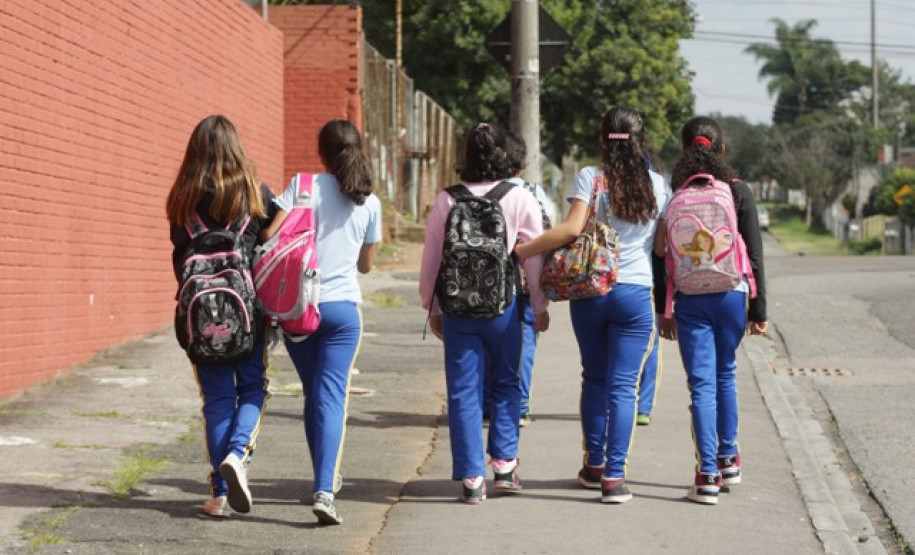 Alunos reiniciam as atividades nas escolas da rede estadual e Secretaria da Educação realiza ações do Plano de Metas do 2º semestre.
