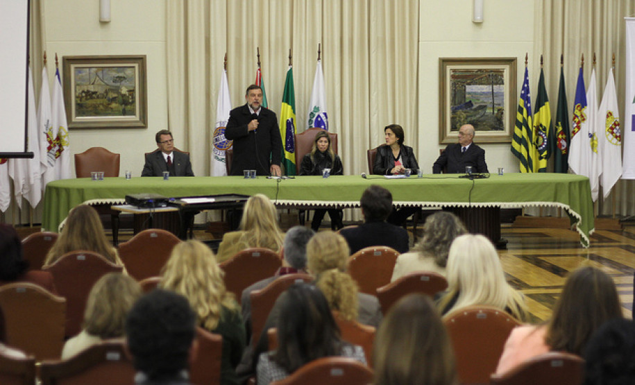 Plano em discussão amplia oferta de educação e profissionalização no sistema prisional, para garantir ressocialização de apenados.