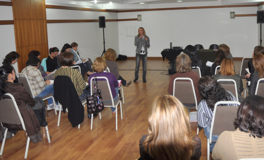 Encontro serviu de formação para representantes dos NREs auxiliem na implantação do Comitê Intersecretarial de Saúde Mental nos municípios.