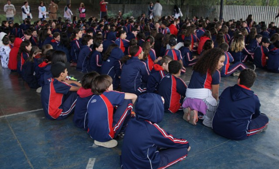 Estudantes tiveram palestras sobre segurança e preservação da vida e simularam abandono das salas de aula.