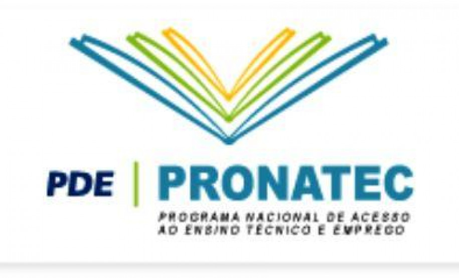 Solenidade de abertura aconteceu em Santo Antônio da Platina. Quinhentos alunos estão matriculados em cinco cursos de qualificação profissional