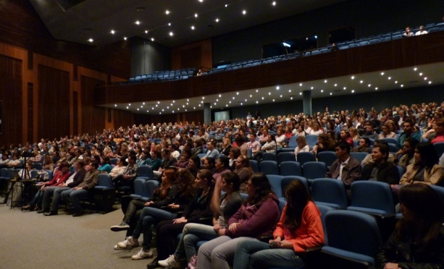 Evento foi parte do curso “Uso das TIC na Escola: Entre Limites e Possibilidades na Gestão Escolar” realizado com gestores e pedagogos.