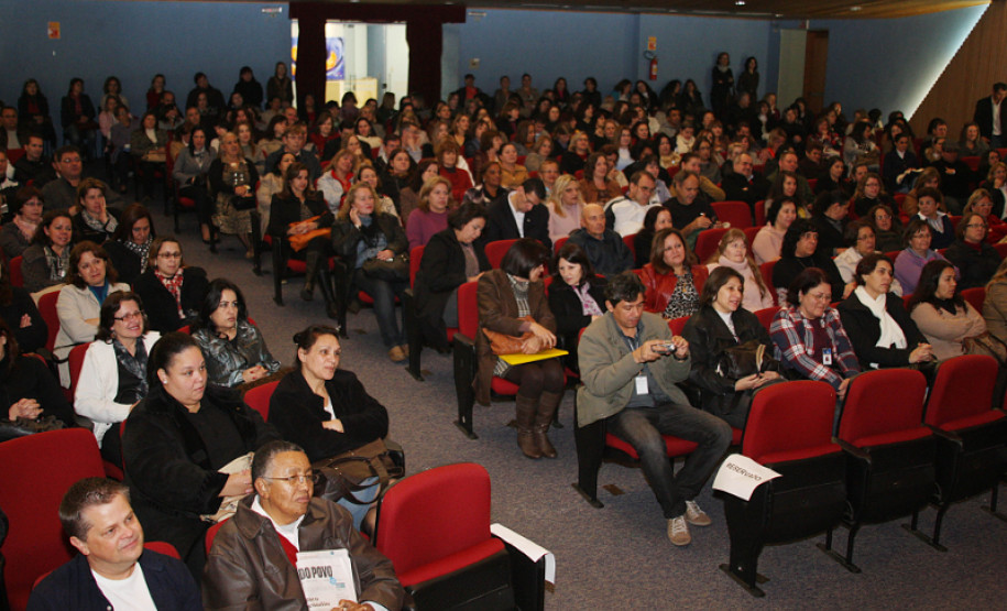 Quarta turma conclui as atividades do Programa de Desenvolvimento Educacional (PDE), uma política do Governo do Paraná de valorização dos professores