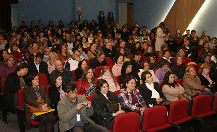 Quarta turma conclui as atividades do Programa de Desenvolvimento Educacional (PDE), uma política do Governo do Paraná de valorização dos professores