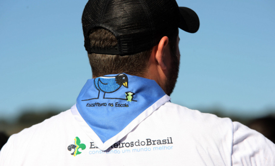 A comunidade escolar do Centro Estadual de Educação Profissional Agrícola da Lapa participou na tarde dessa terça-feira (07), da atividade “Escoteiro por um dia”.