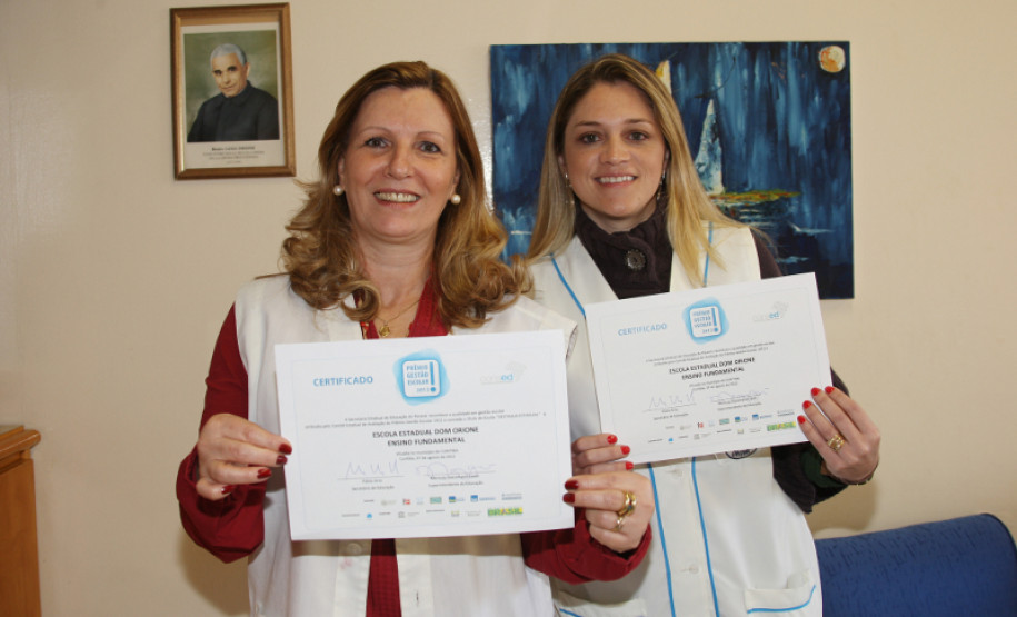 Diretora Maria Ivonete Favarin e diretora-auxiliar Ana Maria Veiga.