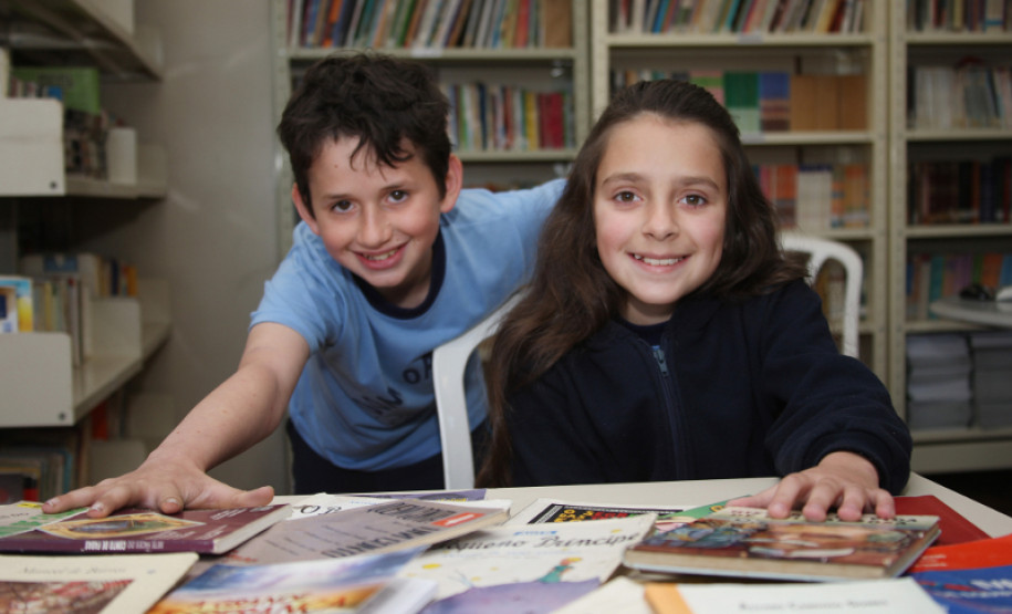 Alunos André Luiz Baum e Érika Letícia Martins.