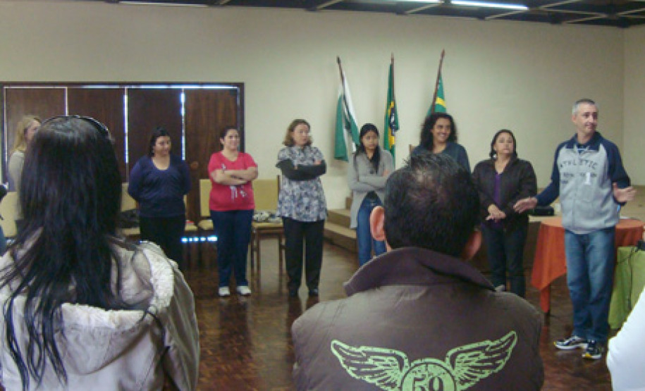 O Núcleo Regional de Educação (NRE) de Wenceslau Braz promove curso em Arapoti para discutir temas em prol de uma cultura de paz nas escolas.