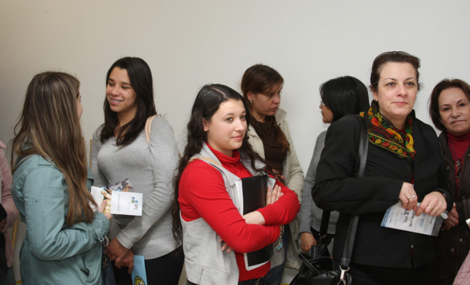 A proposta é promover ações pedagógicas que os ajudem a desenvolver habilidades para lidar com diversas situações cotidianas.