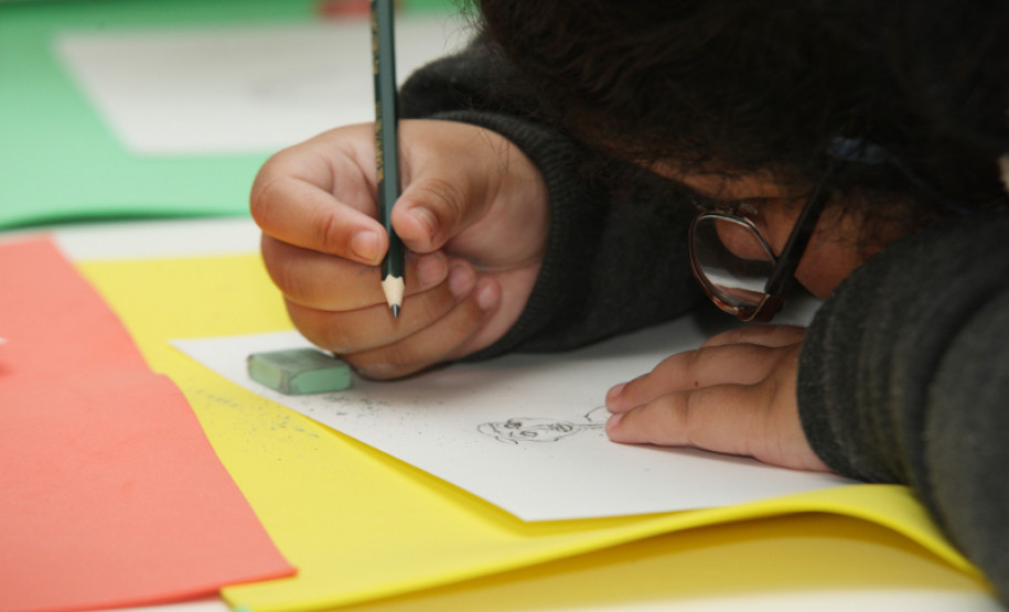 Uma delas é a aluna Dayana Esther Pinheiro, 16 anos que gosta de expressar o que sente através dos seus desenhos. “Eu acho muito interessante poder aprender outras coisas que geralmente não conhecemos. Quando não estou aqui (projeto) eu sinto muita falta e sempre tenho vontade de voltar. É bom estar aqui”, revelou.