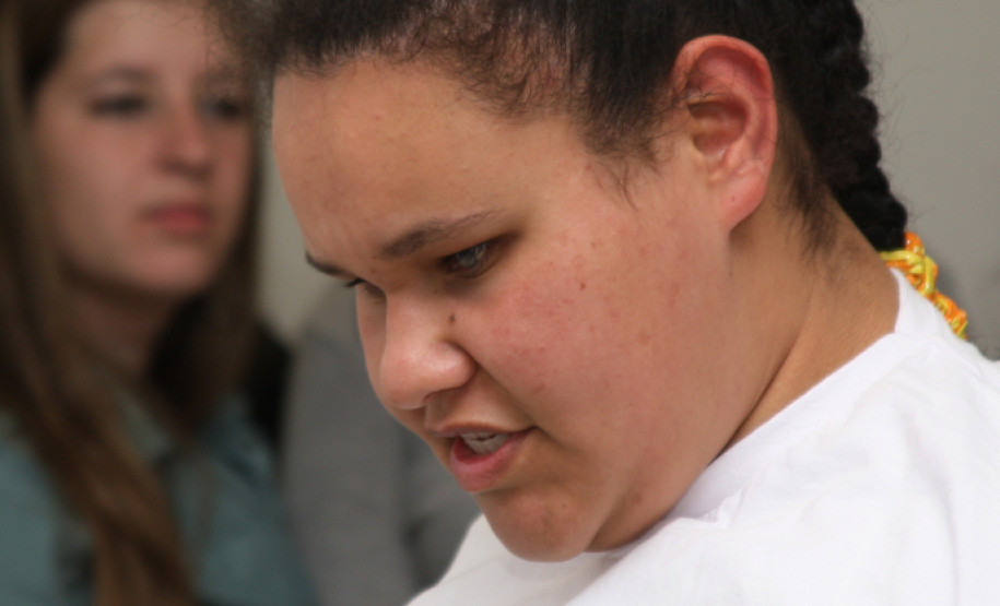 Depois de freqüentar a escola regular, os alunos vão para o instituto onde participam de atividades educacionais e culturais com oficinas pedagógicas.