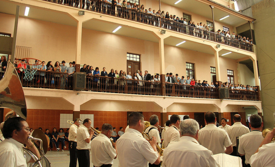 Programa vai percorrer as 32 regionais de educação incentivando a prática da leitura e escrita por meio de apresentações culturais, oficinas e palestras.
