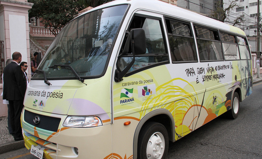 Programa vai percorrer as 32 regionais de educação incentivando a prática da leitura e escrita por meio de apresentações culturais, oficinas e palestras.