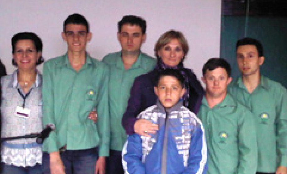 No início da tarde foi a vez da Banda Entre Amigos da Apae de Marmeleiros que existe há seis anos se apresentar no evento e receber os aplausos dos participantes.