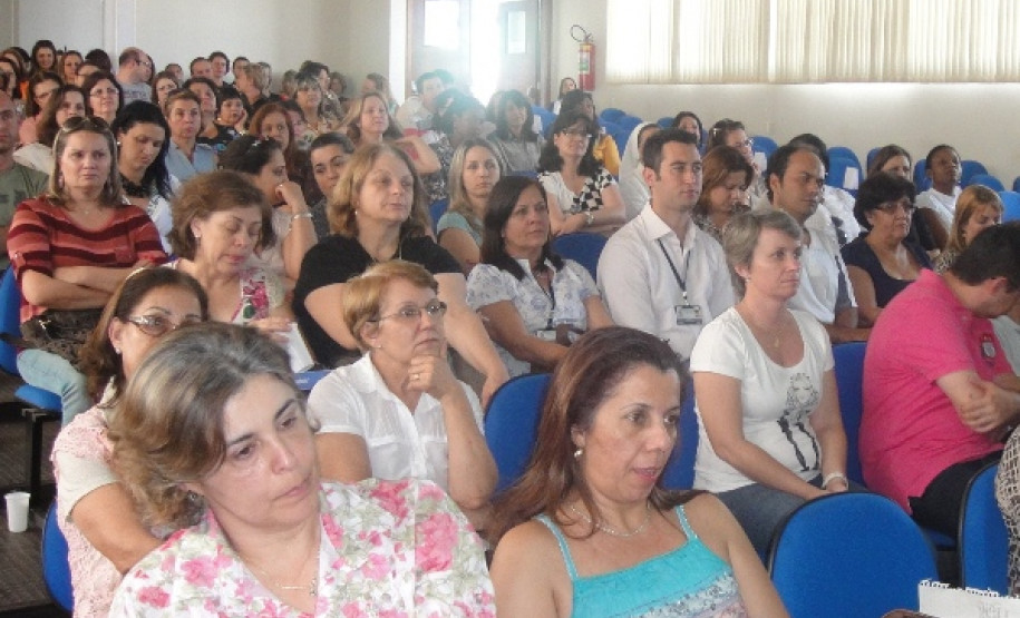 Núcleos Regionais recebem formação para uso das TIC Núcleos Regionais recebem formação para uso das TIC