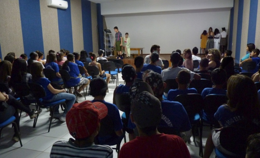 A programação do primeiro dia da Semana de Integração Escola - Comunidade incluiu ainda outros três grandes eventos. Em Novo Sobradinho foi realizada a 4ª etapa do Campeonato das Escolas do Campo de Toledo, nas modalidades de futsal e xadrez, com a participação de oito escolas do interior.