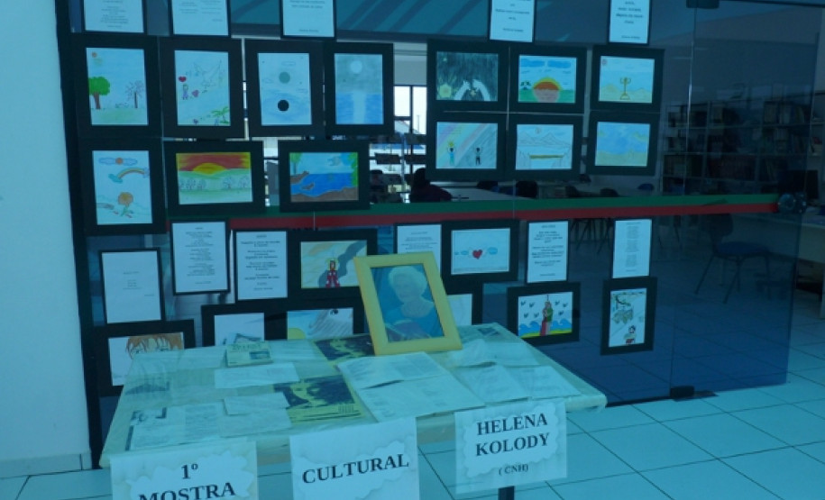 Já no Jardim Coopagro, os alunos do Colégio Estadual Novo Horizonte participaram do evento “Um Dia Com Helena Kolody”, realizado no Centro da Juventude.