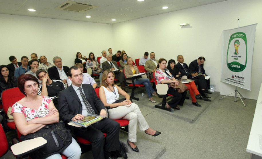 A entrega oficial do caderno será realizada com o vice-governador e secretário de Educação, Flávio Arns, e o secretário de Assuntos para a Copa do Mundo 2014, Mario Celso Cunha, ainda sem data definida. As atividades específicas sobre a Copa devem começar no ano que vem.