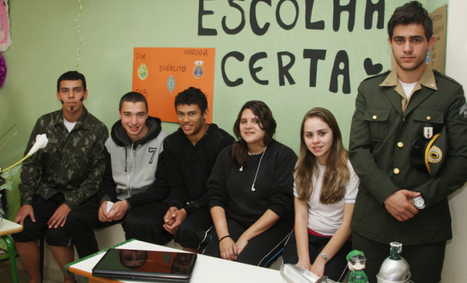 O objetivo é promover a interação social e a troca de valores como ética, respeito e amizade através de apresentações teatrais, música e a feira de ciências dos cursos técnicos oferecidos pelo colégio.