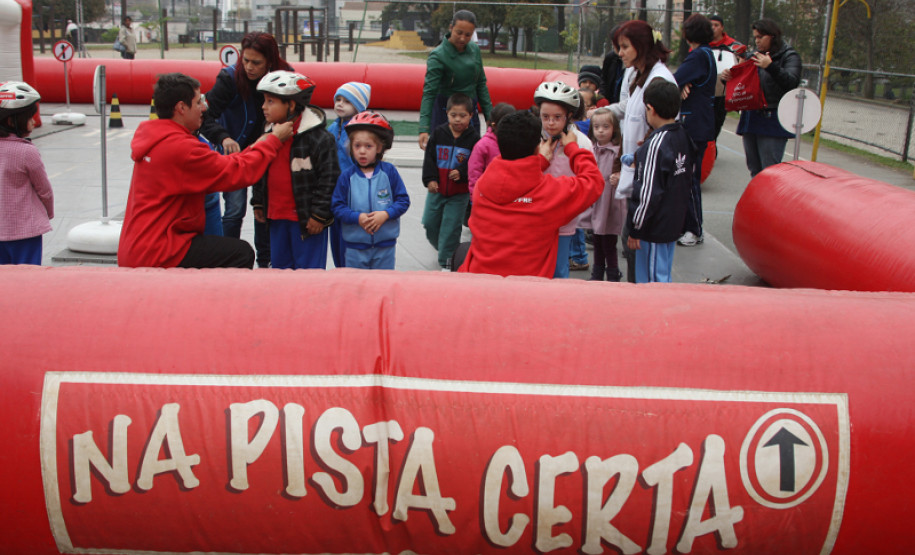 A ideia é ensinar valores e comportamentos importantes, como o respeito à sinalização e às normas de trânsito.