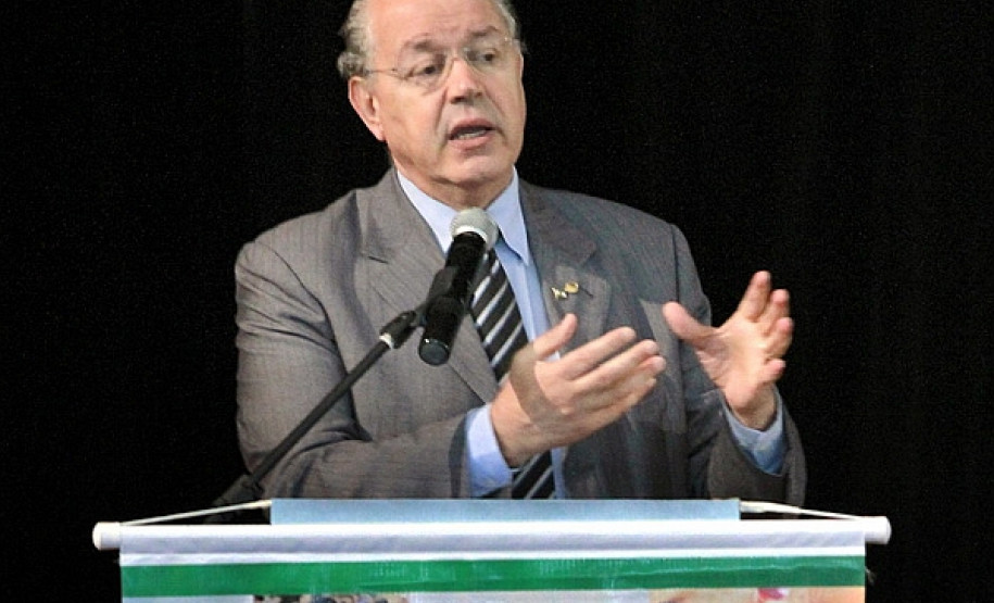 Secretários da Fazenda e da Secretaria da Ciência, Tecnologia e Ensino Superior assinaram decreto que regulamenta o Programa de Educação Fiscal no Paraná.