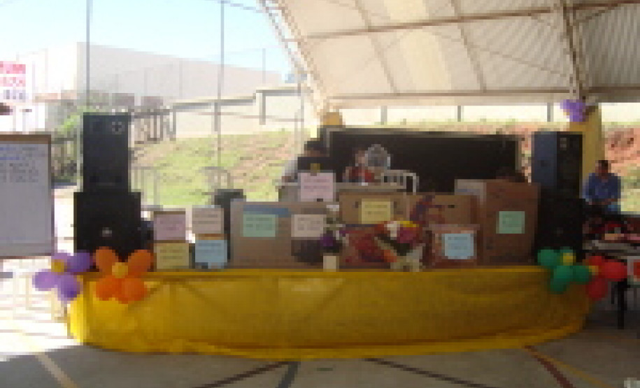 Evento no Colégio Estadual Zumbi dos Palmares, em Colombo, reuniu alunos, pais e professores em momento de integração.