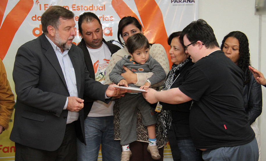 Documento que contém propostas para melhorar atendimento nas áreas da educação, saúde, assistência social e trabalho será avaliado pelo governo em conjunto entidade.