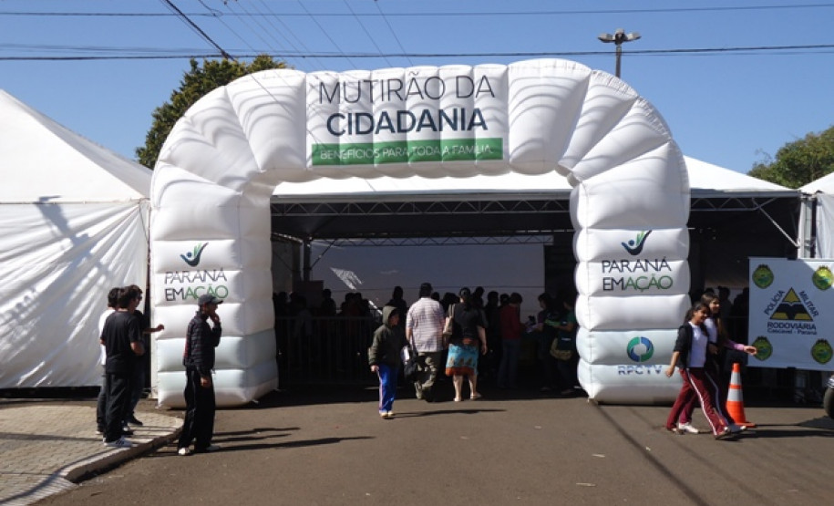 Participação em palestras, eventos e cursos serve para aprimorar conhecimentos adquiridos em sala de aula. A escola participou do “Paraná em Ação - mutirão da cidadania - benefícios para toda a família” que aconteceu em Clevelândia entre os dias 24 a 26 de agosto.