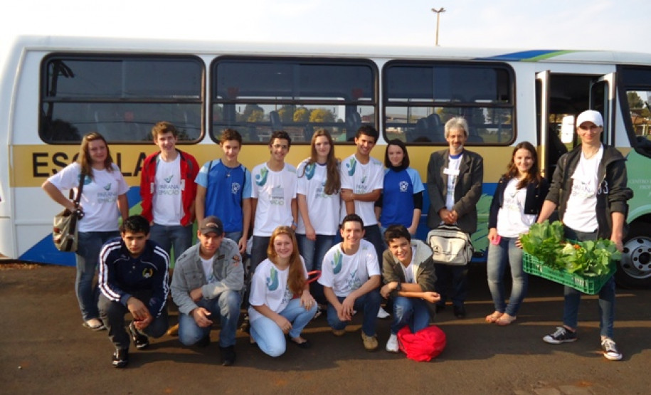 Participação em palestras, eventos e cursos serve para aprimorar conhecimentos adquiridos em sala de aula. A escola participou do “Paraná em Ação - mutirão da cidadania - benefícios para toda a família” que aconteceu em Clevelândia entre os dias 24 a 26 de agosto.