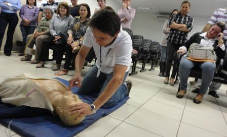 NRE Cianorte recebe programa Brigada Escolar Até o fim do ano todas as 2,2 mil escolas da rede estadual receberão a capacitação. Estão previstos investimentos de R$ 15 milhões em adequações das escolas.