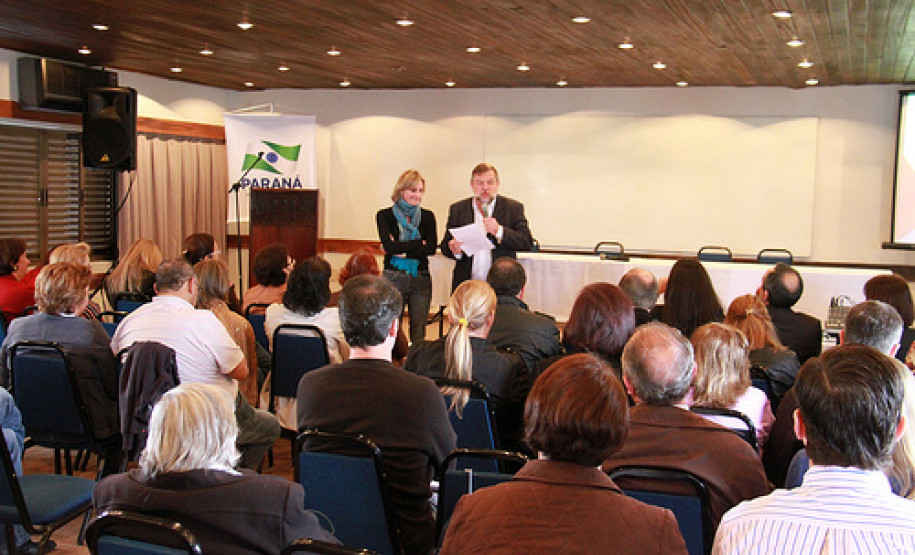 Secretário da Educação e vice-governador Flávio Arns disse que meta para ano que vem é melhorar infraestrutura de 500 escolas por meio do Fundo Rotativo.