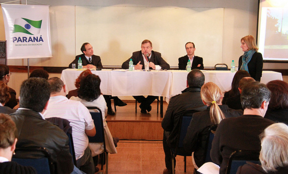 Secretário da Educação e vice-governador Flávio Arns disse que meta para ano que vem é melhorar infraestrutura de 500 escolas por meio do Fundo Rotativo.