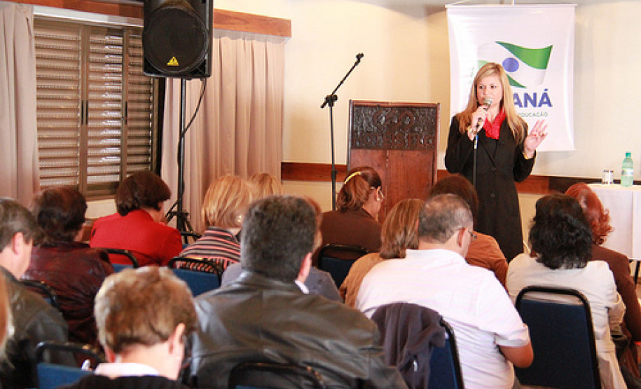 Secretário da Educação e vice-governador Flávio Arns disse que meta para ano que vem é melhorar infraestrutura de 500 escolas por meio do Fundo Rotativo.