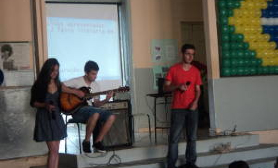 Projeto pretende familiarizar alunos com produção de notícias e difusão de suas produções culturais.