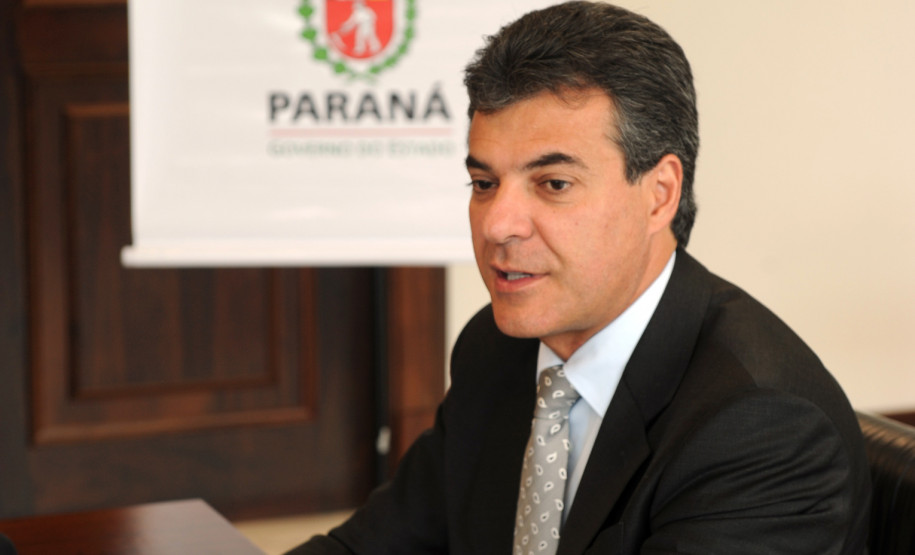 Cooperativas e associações terão 30 dias para confeccionar propostas para venda de produtos para merenda escolar. Valor é dez vezes maior do que aplicado em 2010. Paraná foi o primeiro Estado do País a conseguir viabilizar aquisição de gêneros alimentícios da agricultura familiar.