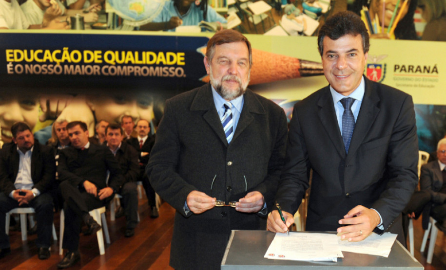 Governo paga R$ 30 milhões referentes ao aumento concedido aos professores